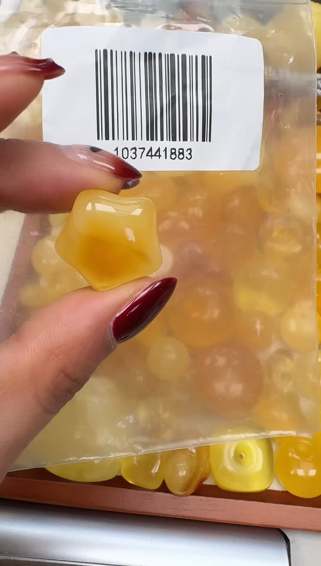 裸石琥珀未镶嵌如图1