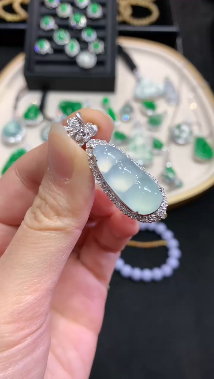 【闪购商品】翡翠吊坠(不含链)18K金镶嵌W671|9800