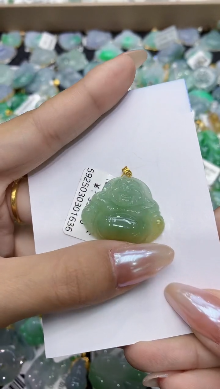 翡翠18K金镶嵌颈饰111111111111