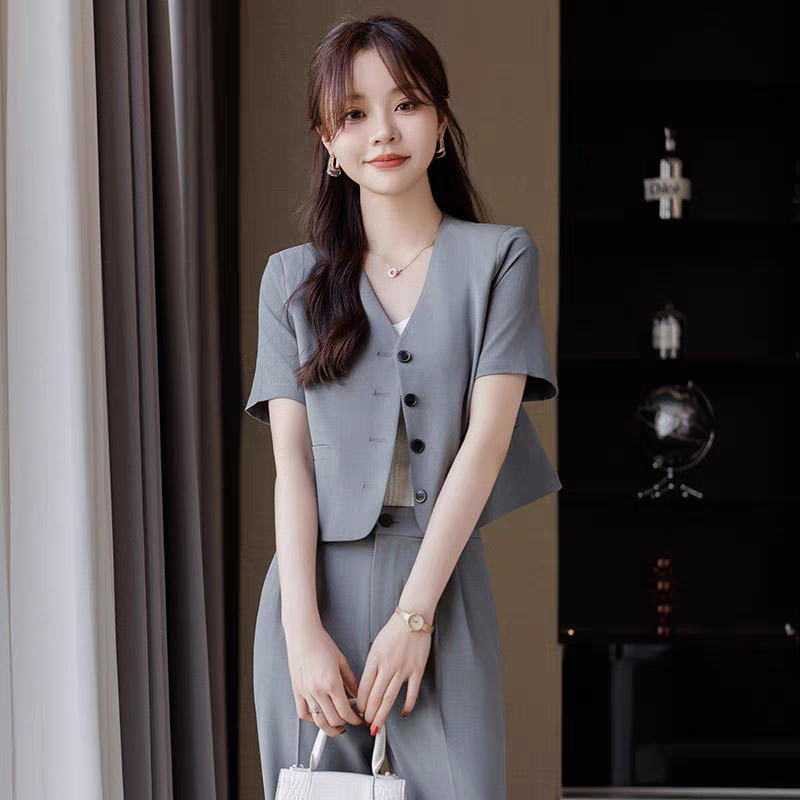 C区1057夏季女士灰色短款休闲短袖小西装外套