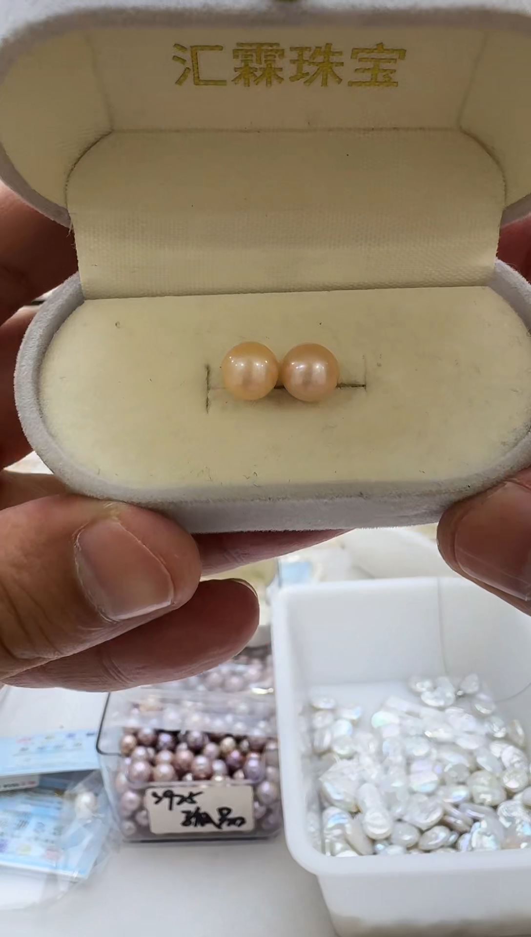 银S925镶嵌淡水珍珠耳钉8mm（中国红）