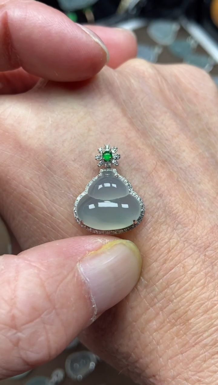 【闪购商品】翡翠吊坠(不含链)18K金镶嵌葫芦