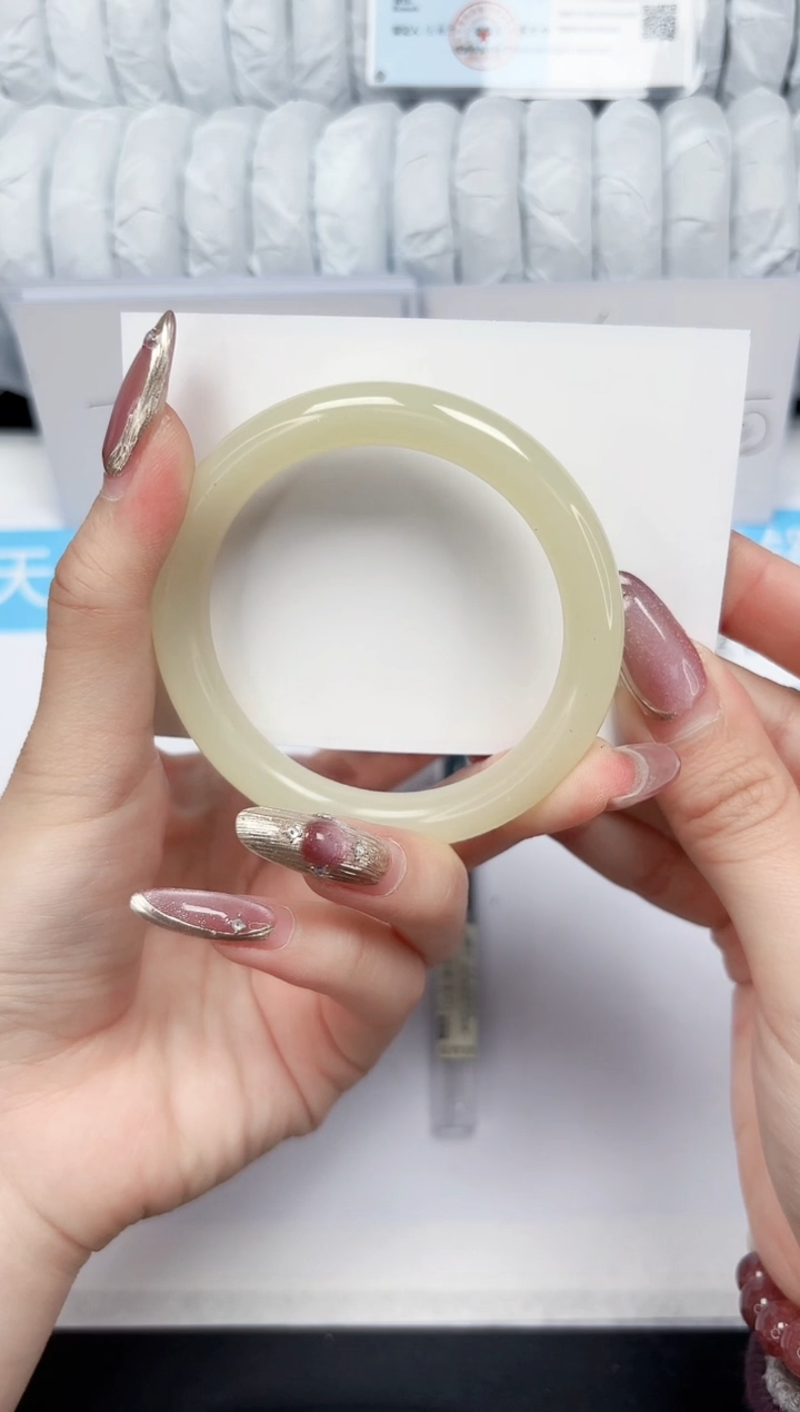 【闪购商品】石英质玉手镯未镶嵌271-54.2