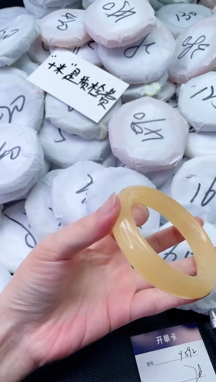 【闪购商品】石英质玉手镯未镶嵌Y592