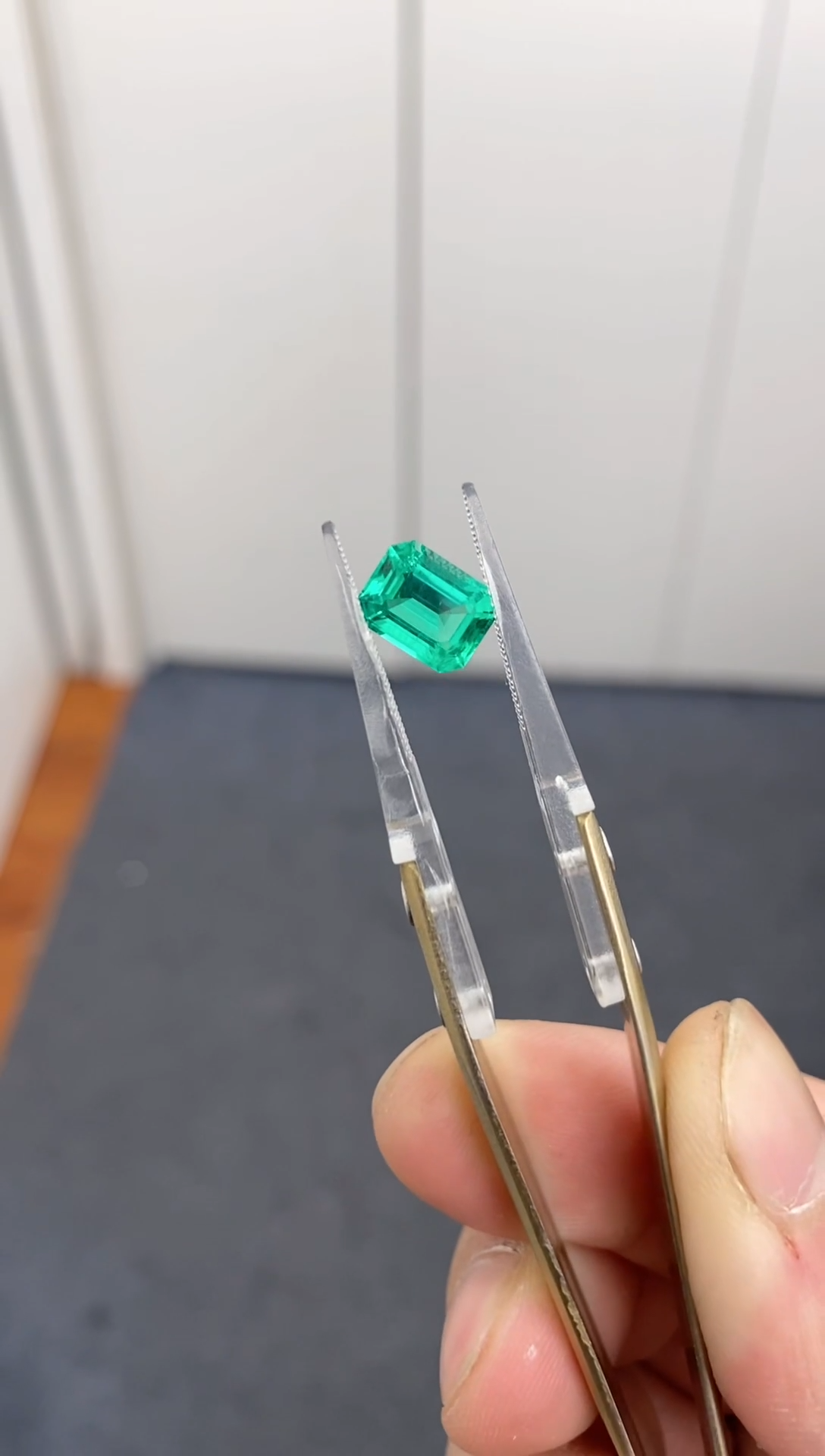 【闪购商品】合成欧泊裸石未镶嵌2.15ct 培育祖母绿