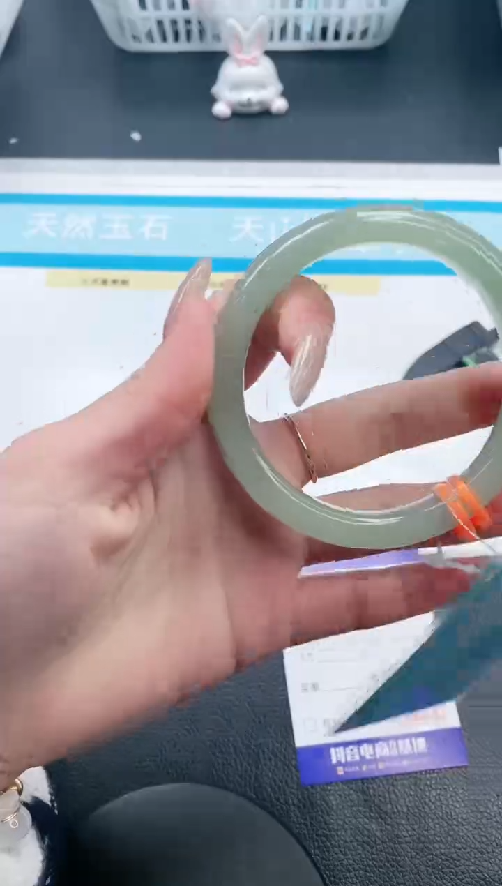 【闪购商品】石英质玉手镯未镶嵌25V315-60