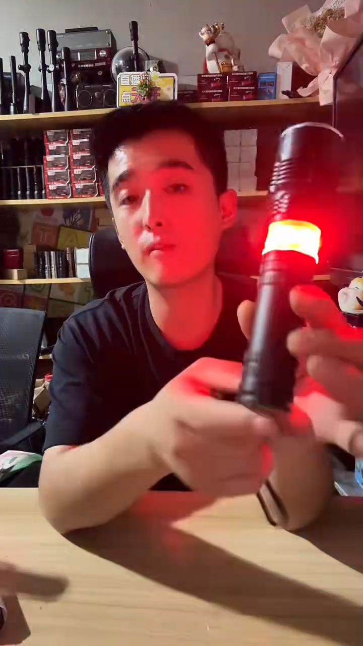磁吸合金手电带红白闪带18650