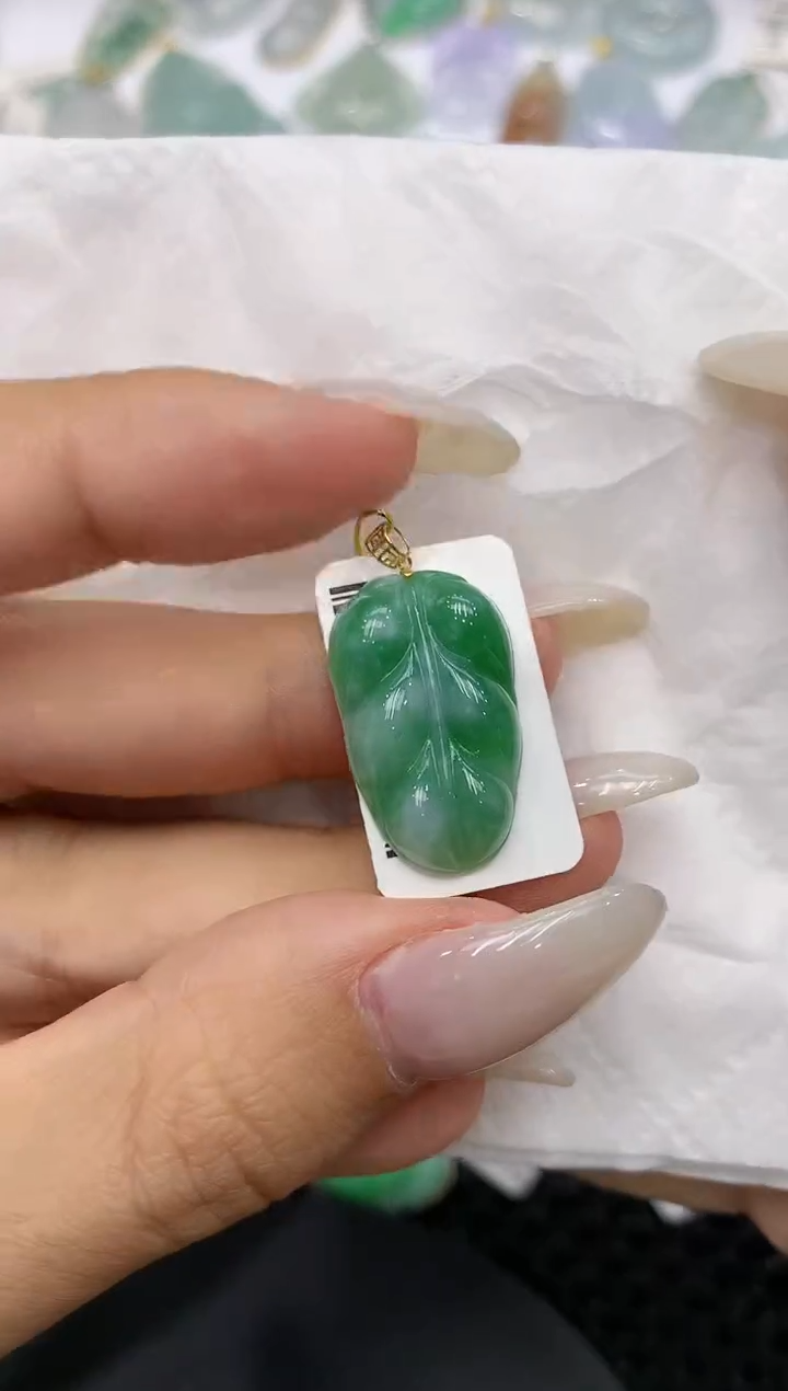 颈饰18K金镶嵌翡翠111111111111