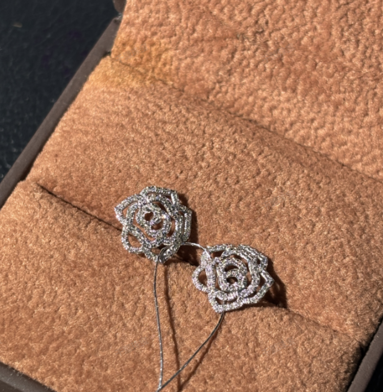 【VC珠宝】重金 镂空山茶花耳钉  ZSES001613