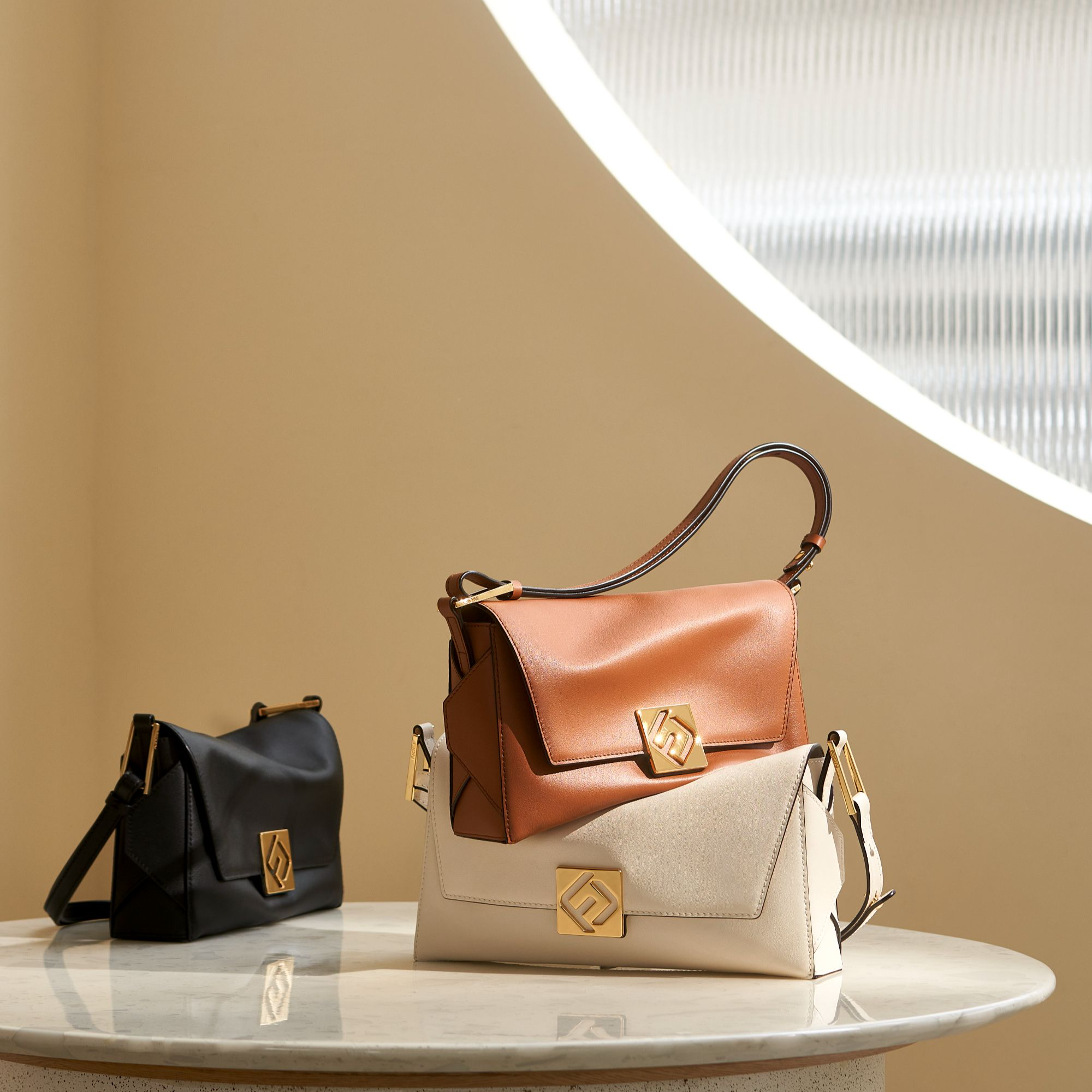 Fion/菲安妮【商场同款】时尚叠叠乐高级肩包FAAFVKN012