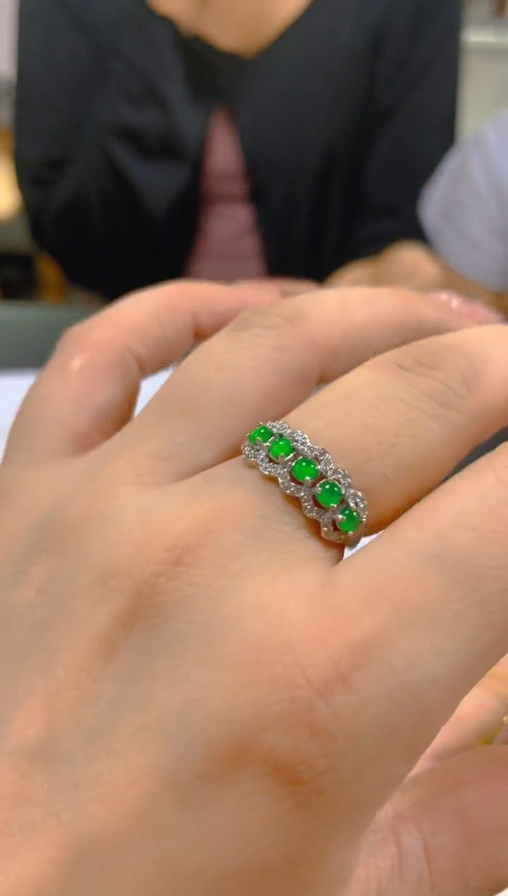 翡翠戒指未镶嵌多样性发一