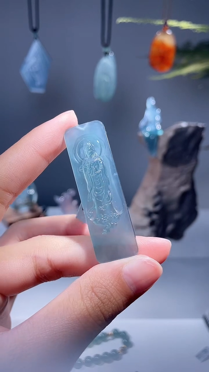 颈饰未镶嵌翡翠观音