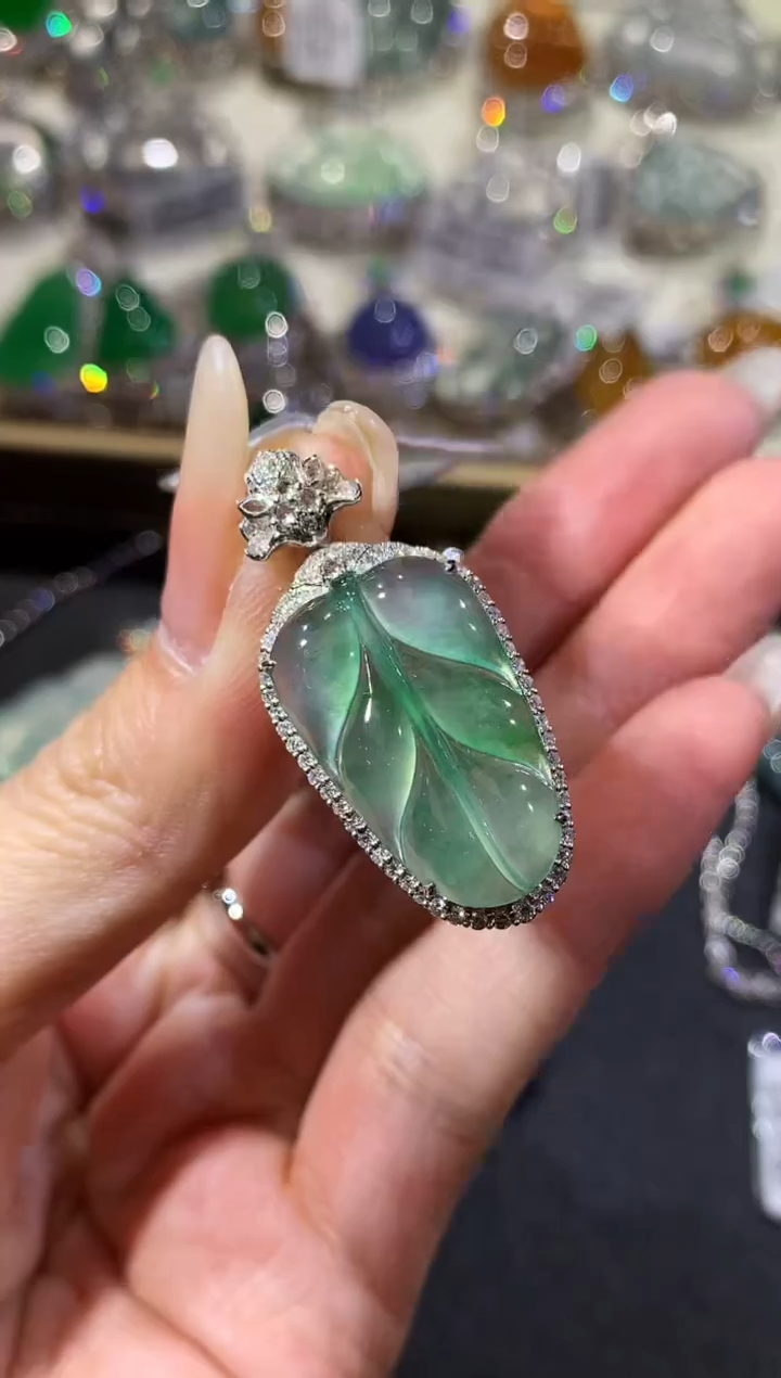 【闪购商品】翡翠吊坠(不含链)18K金镶嵌106-叶子