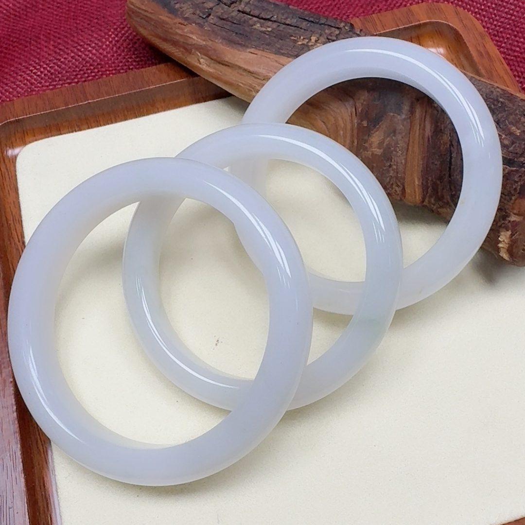 金丝玉白月亮手镯百搭送妈妈【多样性随机发其中之一】