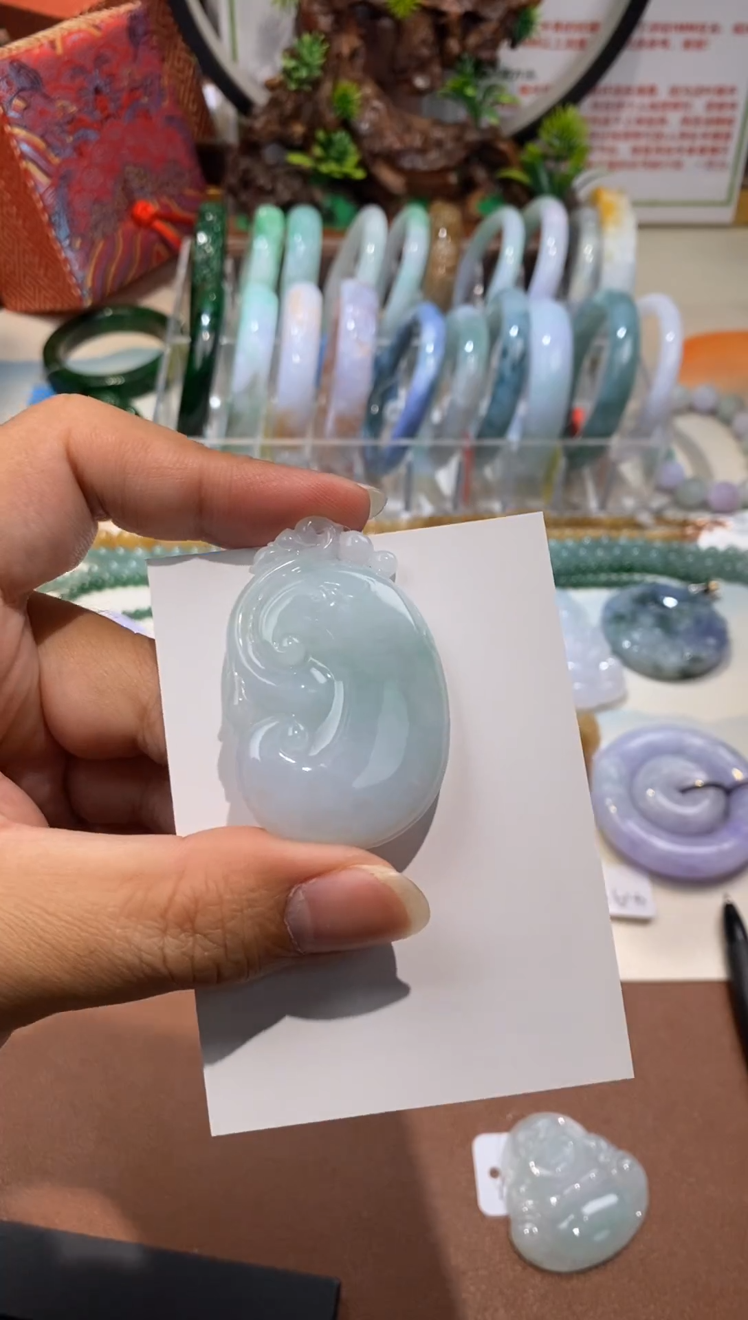 颈饰未镶嵌翡翠?25