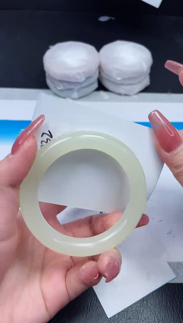 【闪购商品】石英质玉手镯未镶嵌835-55