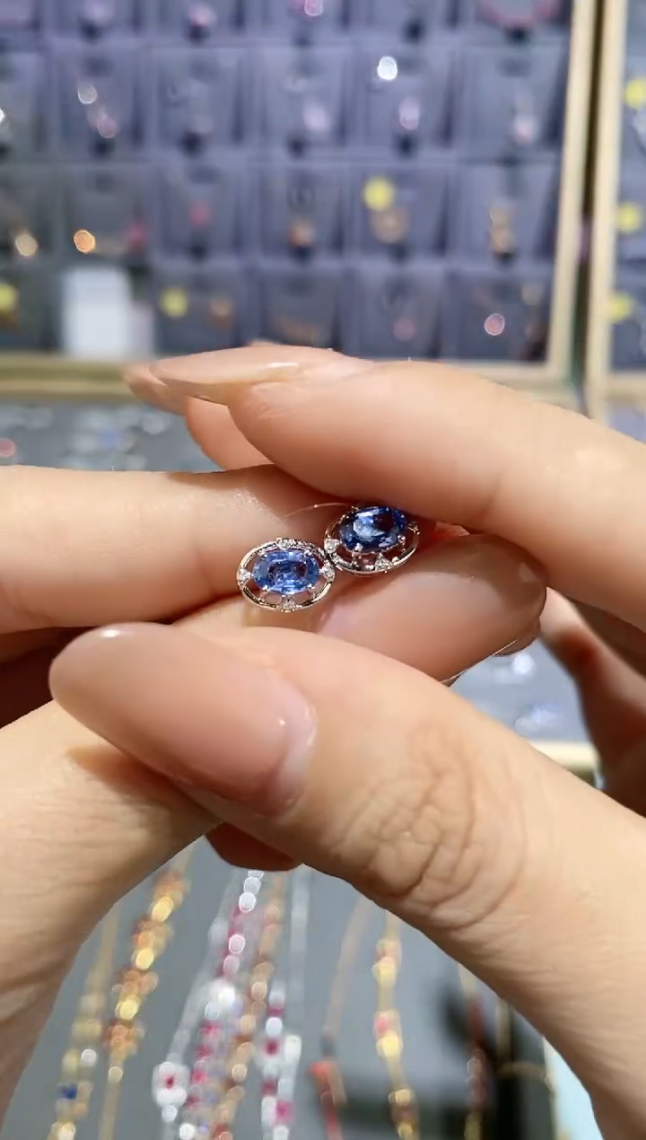 【闪购商品】蓝宝石耳钉18K金镶嵌耳钉