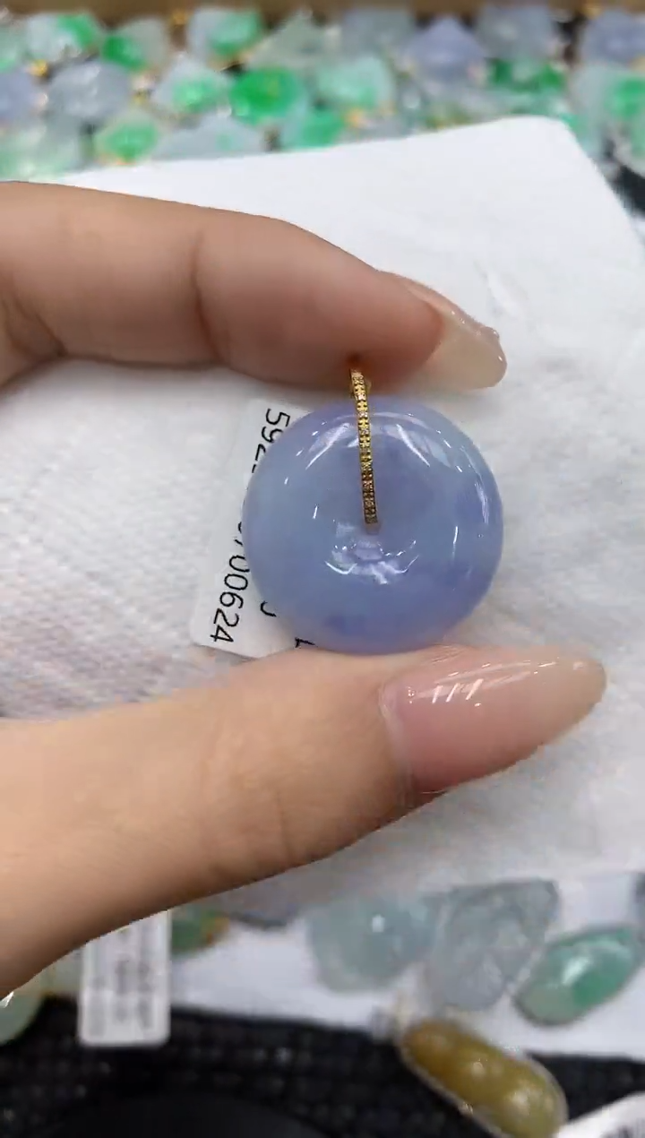 翡翠18K金镶嵌颈饰111111111111