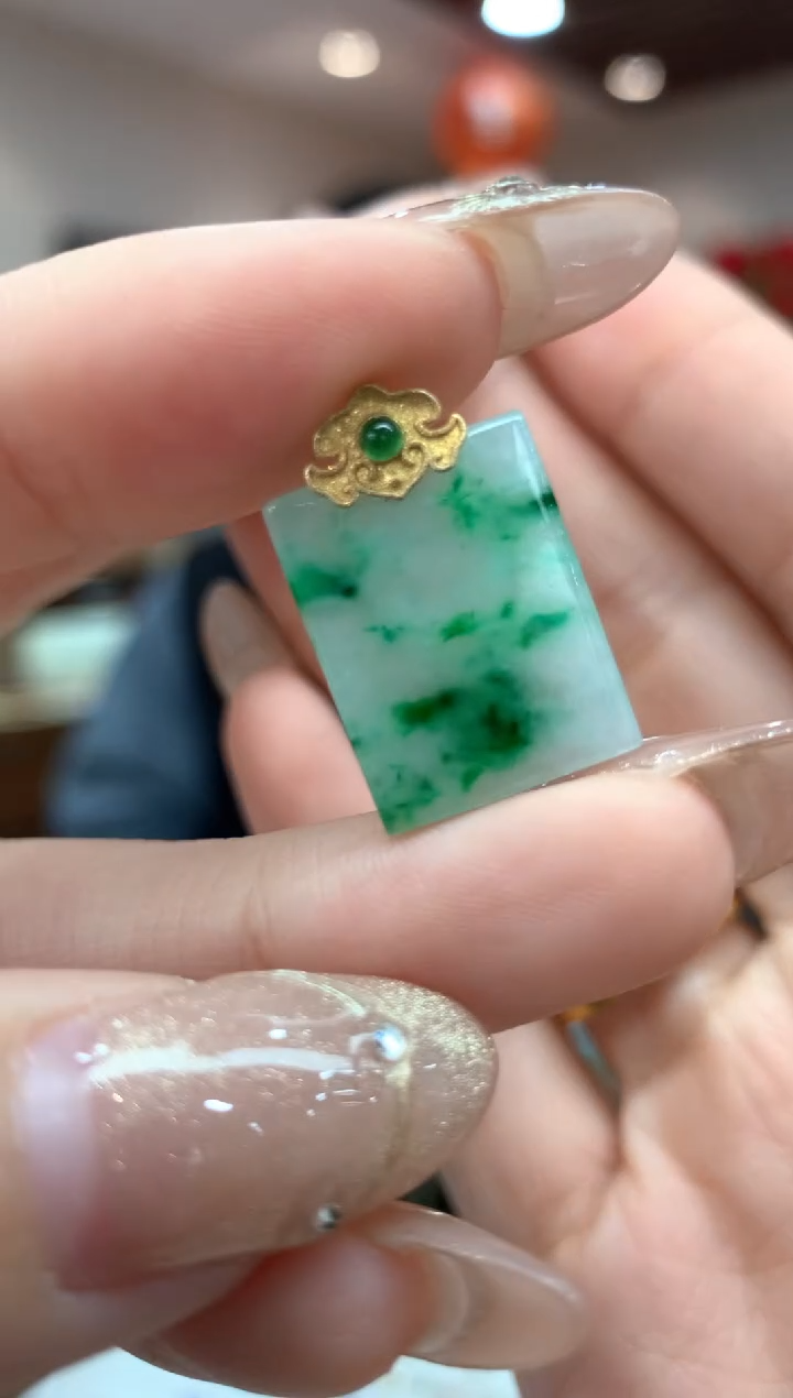 【闪购商品】翡翠吊坠(不含链)18K金镶嵌无事牌