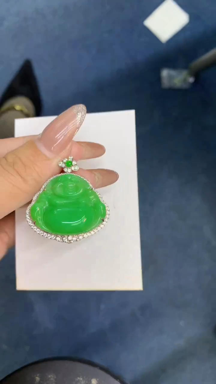 颈饰18K金镶嵌翡翠鼎*1