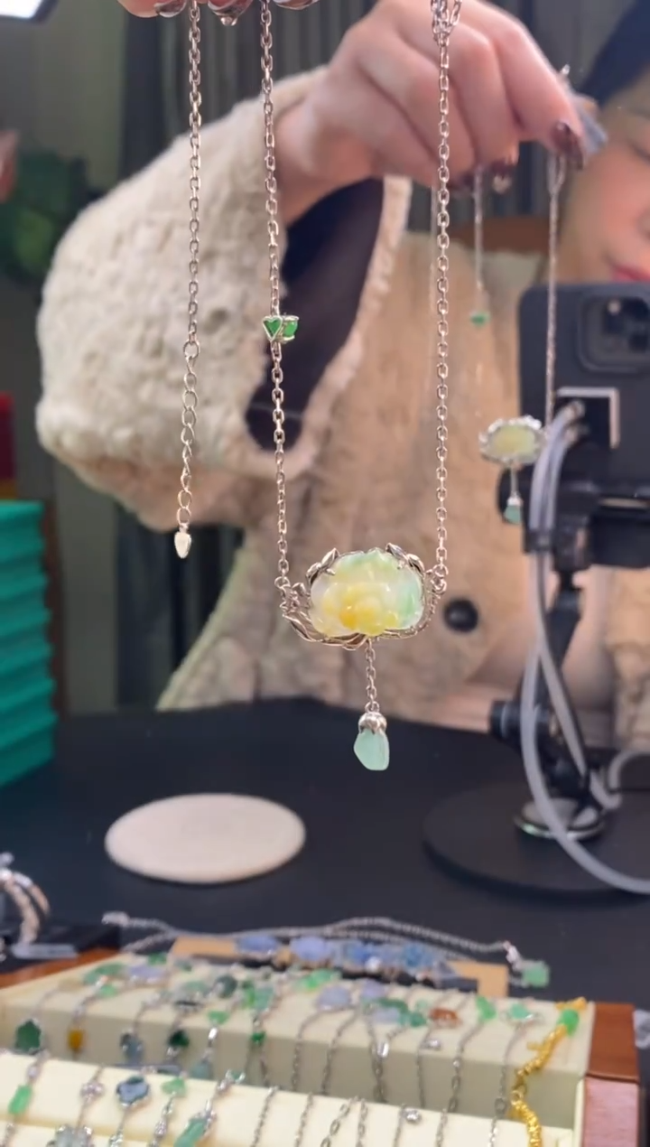 颈饰银S925镶嵌翡翠净货15925