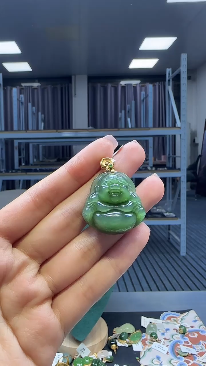 18K金镶嵌和田玉挂件1