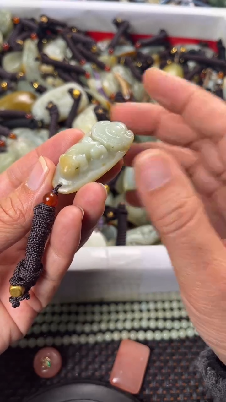 【闪购商品】和田玉颈饰未镶嵌多样性发货没有证书拍一发一有瑕