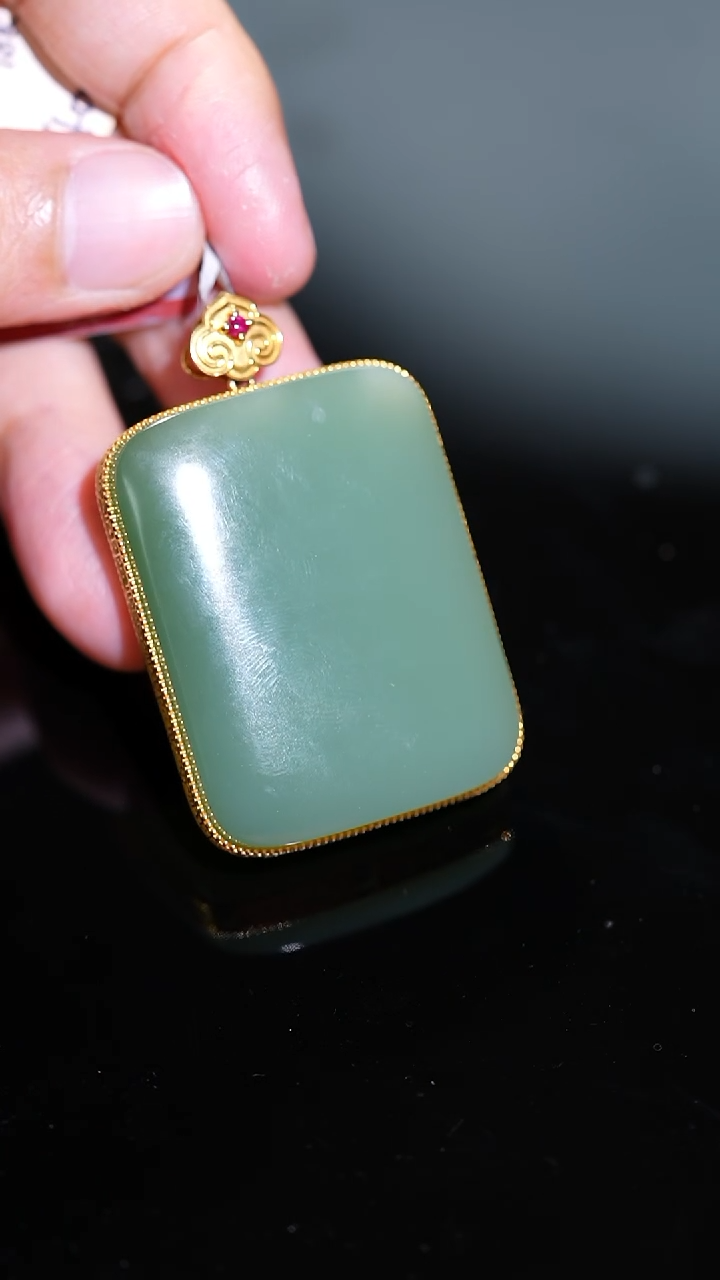 吊坠(不含链)18K金镶嵌和田玉26多样性发一