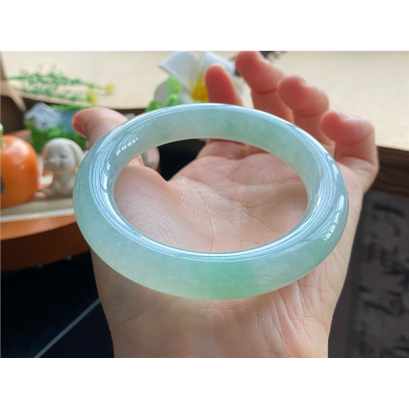 天然翡翠10.06批8972号54.8-11冰绿圆条清浅的绿色自天然翡翠手镯