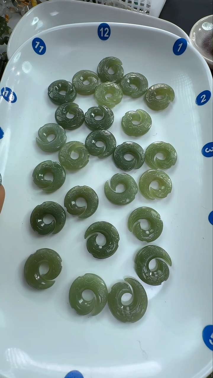 吊坠(不含链)未镶嵌和田玉A1多样性发其一