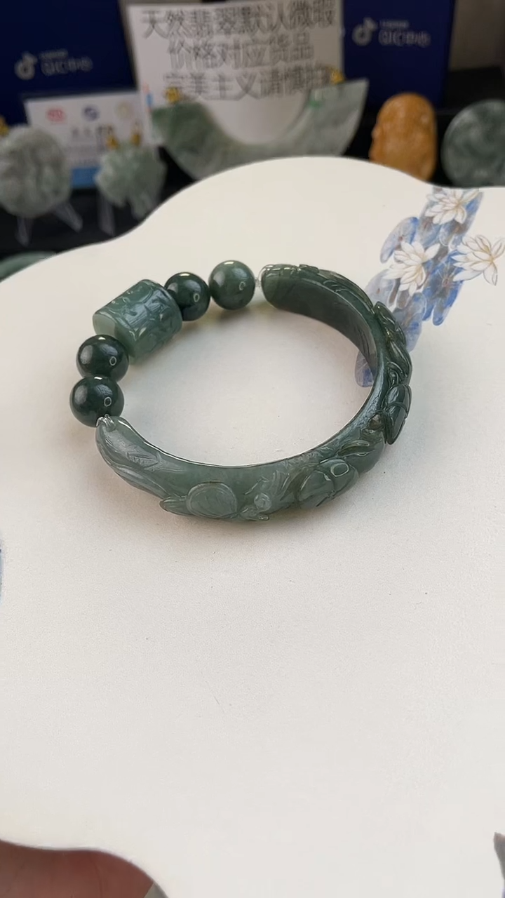 未镶嵌手链翡翠娜****?手工定制默认微瑕主播介绍为准