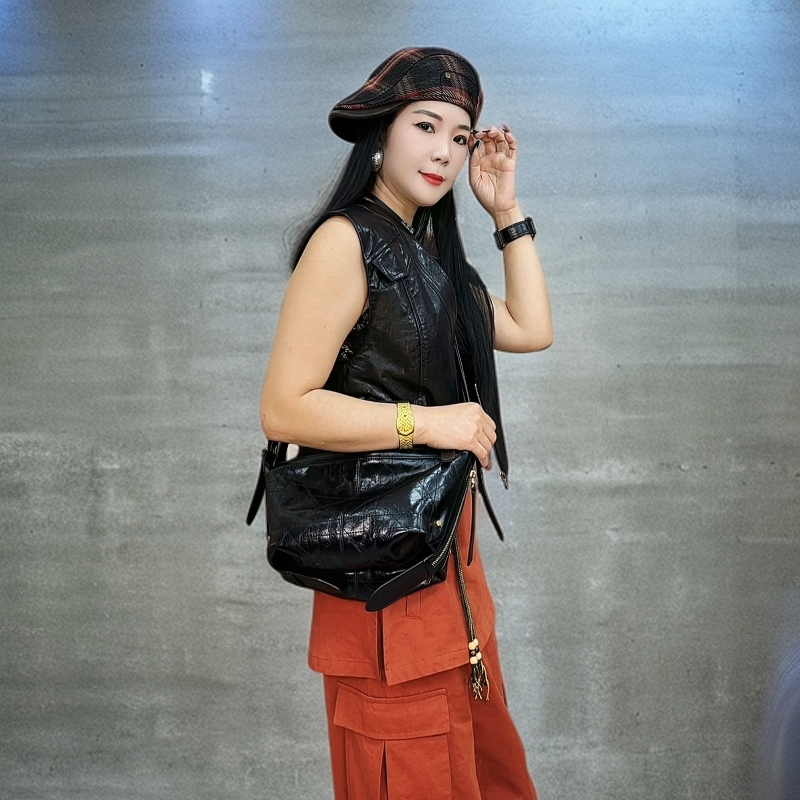 黑色欧美潮流拉链个性牛皮包包