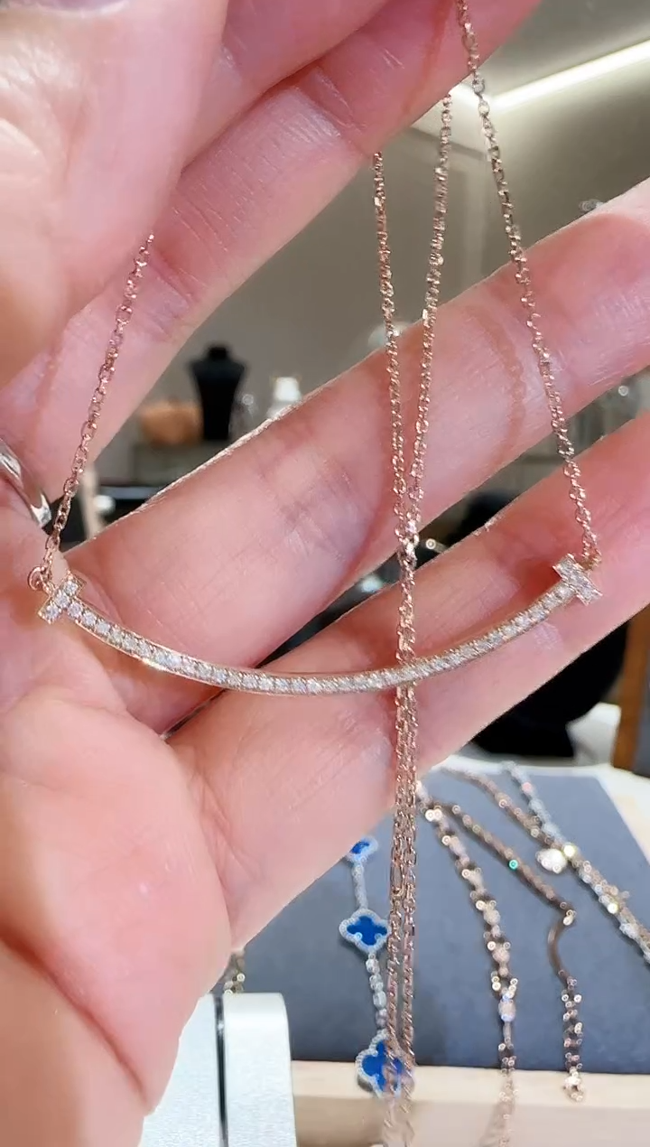 项链18K金镶嵌钻石满钻笑脸项链