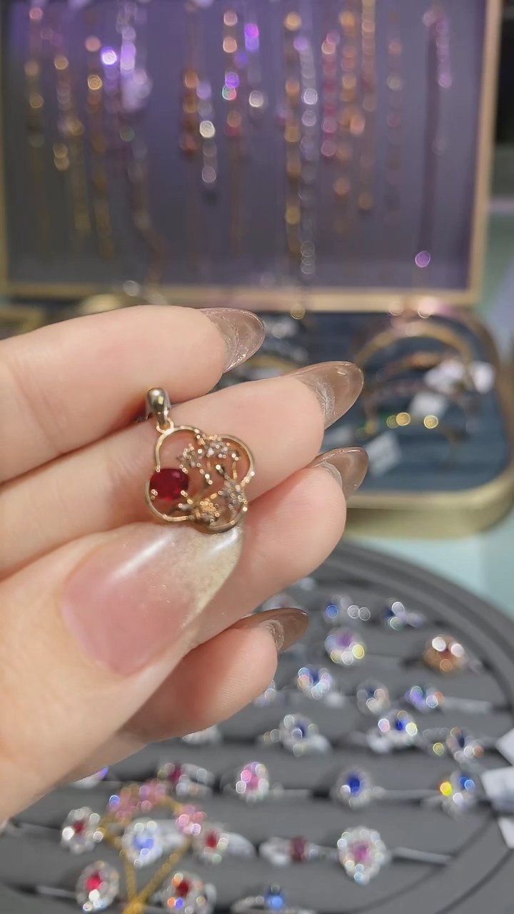【闪购商品】红宝石颈饰18K金镶嵌吊坠
