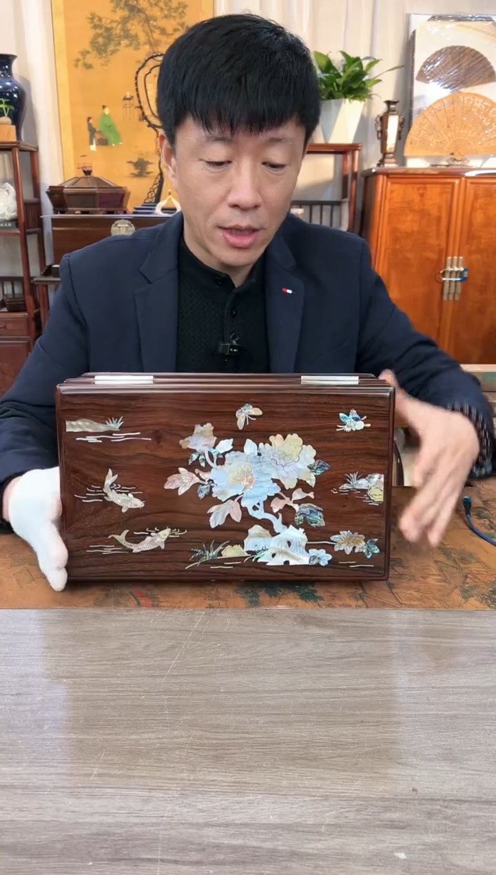 【闪购商品】红酸枝木类成套家具大红酸枝 嵌螺钿牡丹花开33*20*12