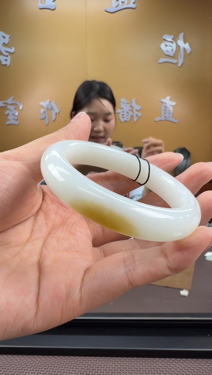 颈饰未镶嵌和田玉手镯56