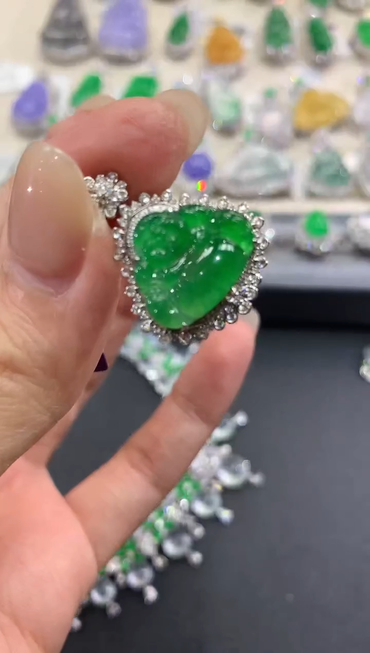 【闪购商品】翡翠吊坠(不含链)18K金镶嵌q173      