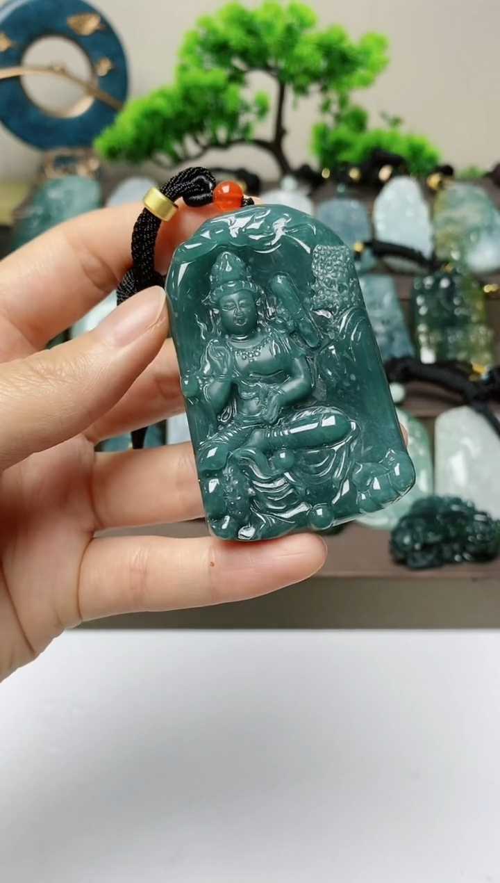 翡翠未镶嵌颈饰