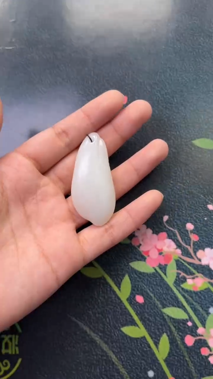 和田玉未镶嵌颈饰吊坠