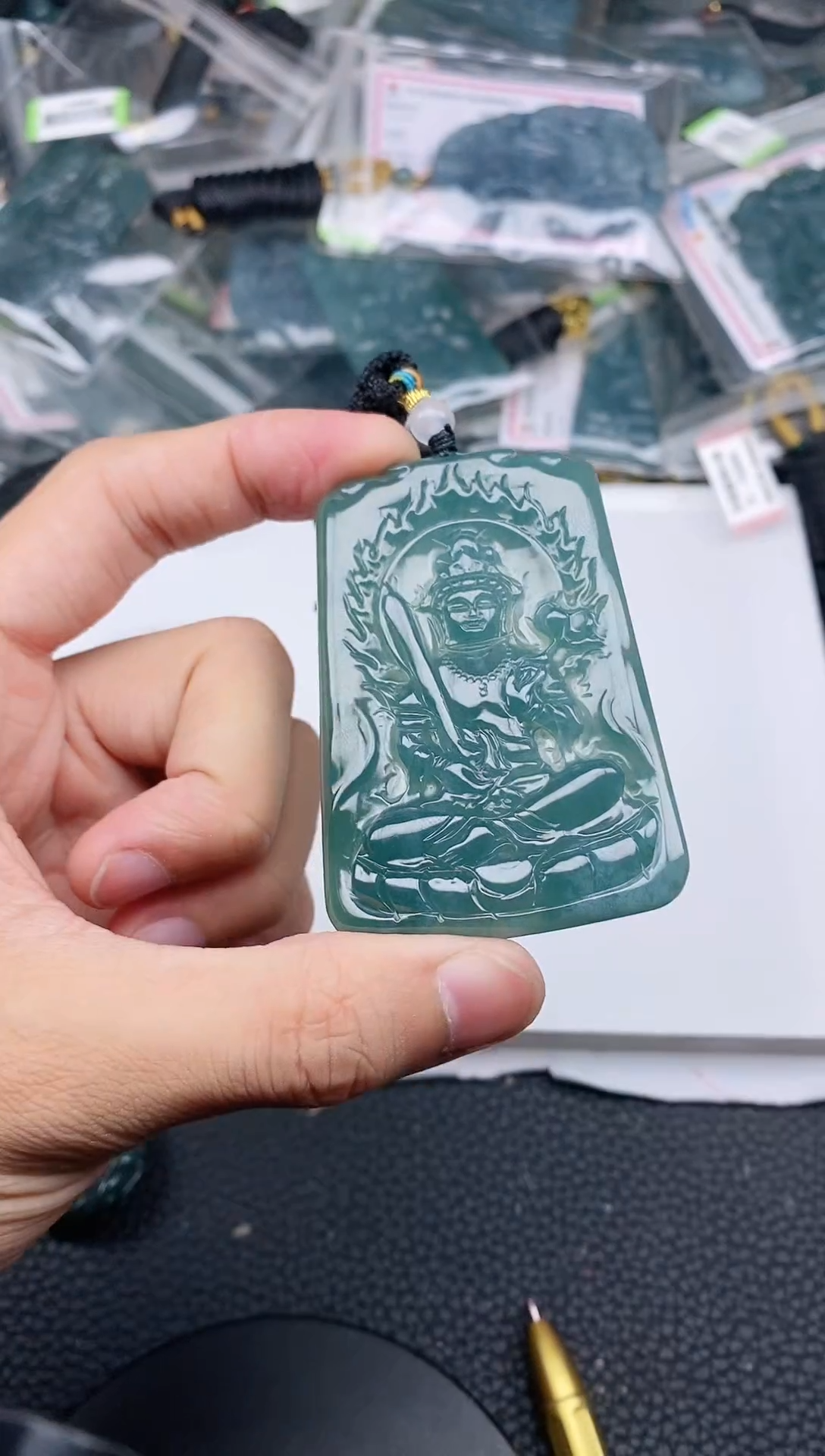 颈饰未镶嵌翡翠            