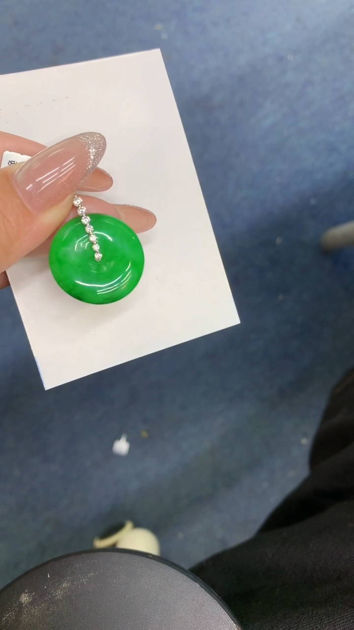 颈饰18K金镶嵌翡翠1