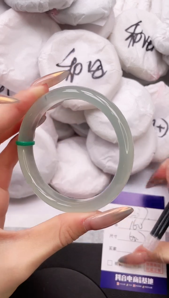 【闪购商品】石英质玉手镯未镶嵌16K237-60