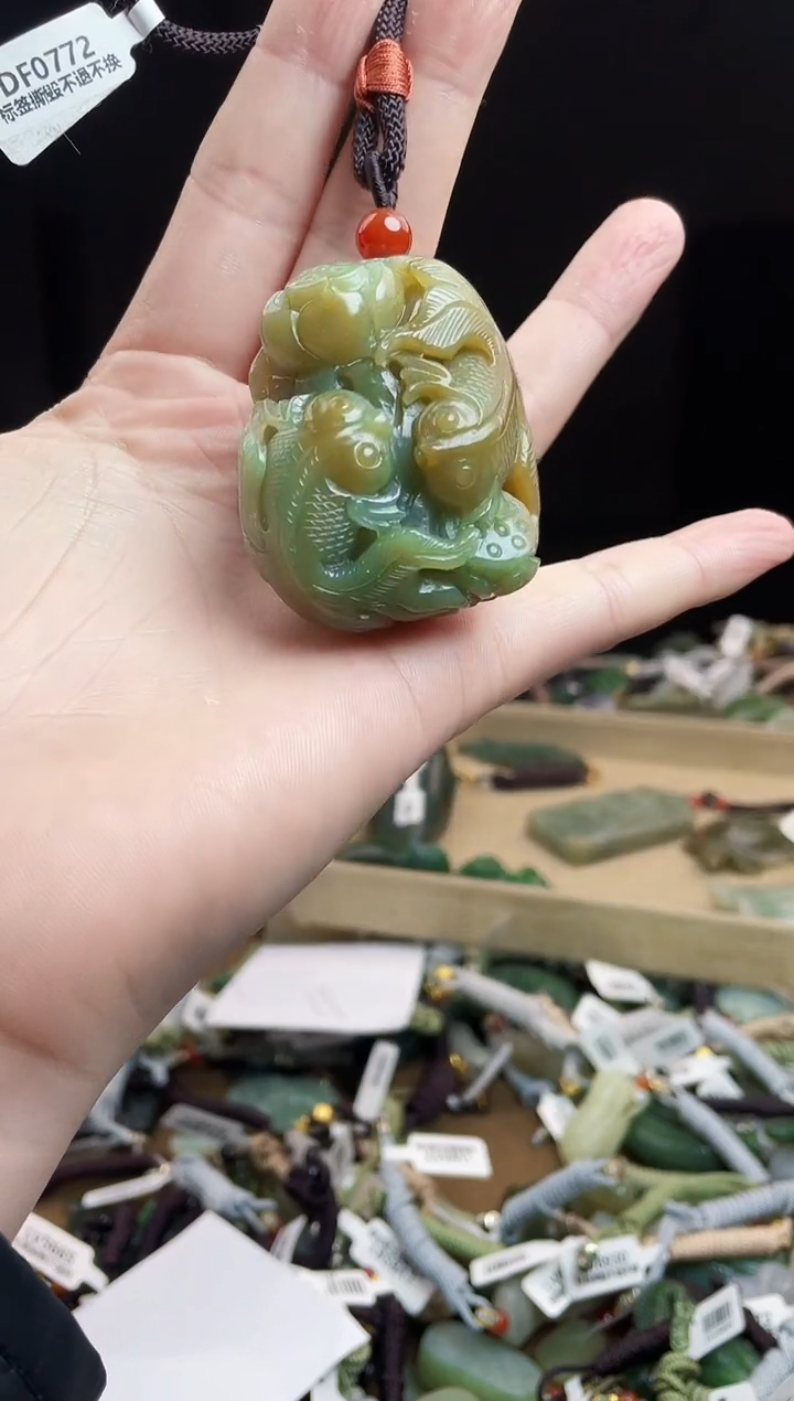 颈饰未镶嵌和田玉1