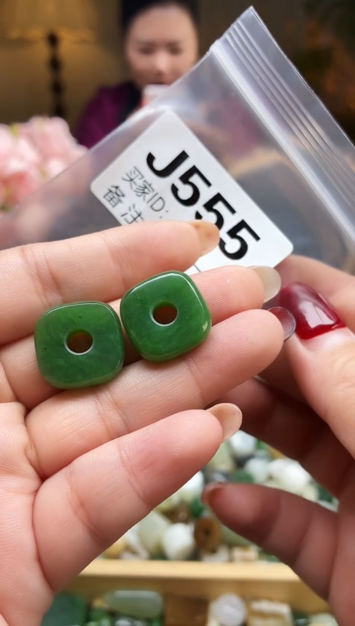 颈饰未镶嵌和田玉一对