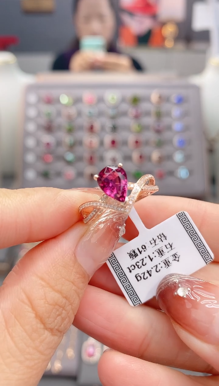 18K金镶嵌戒指碧玺1.23