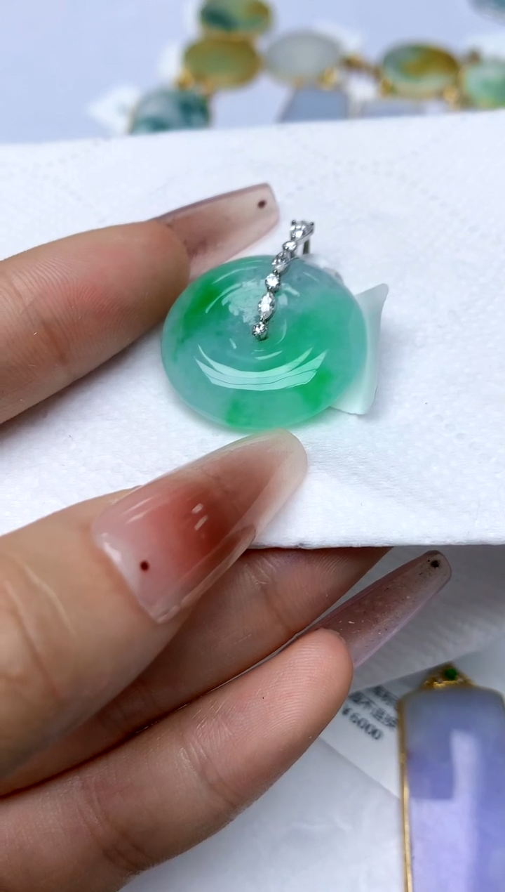 翡翠18K金镶嵌颈饰天然A货翡翠