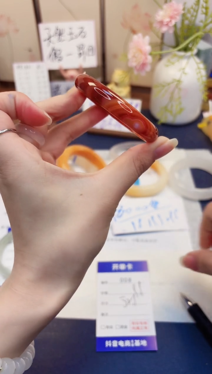 【闪购商品】石英质玉手镯未镶嵌8-玛瑙-圈口52