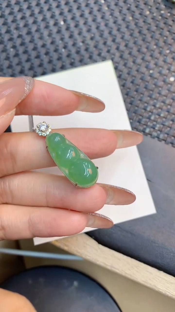 颈饰未镶嵌翡翠1