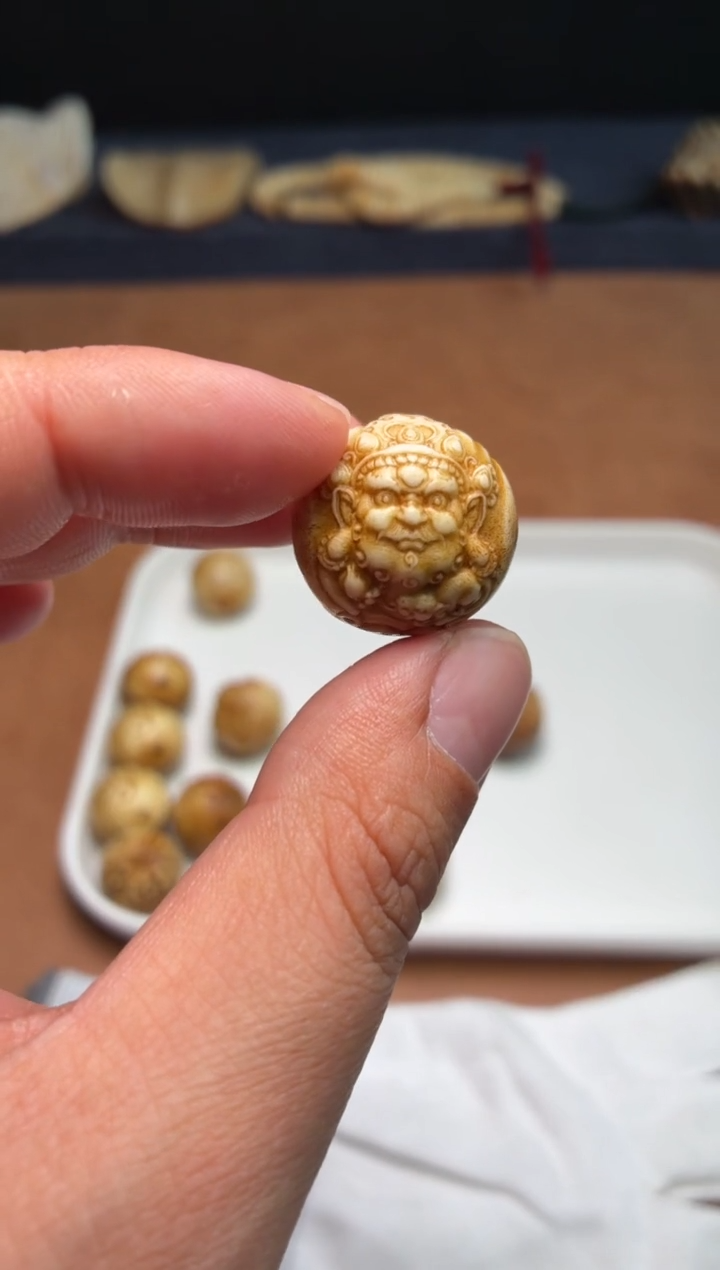 鹿骨其他P790-鹿角雕刻黄财神