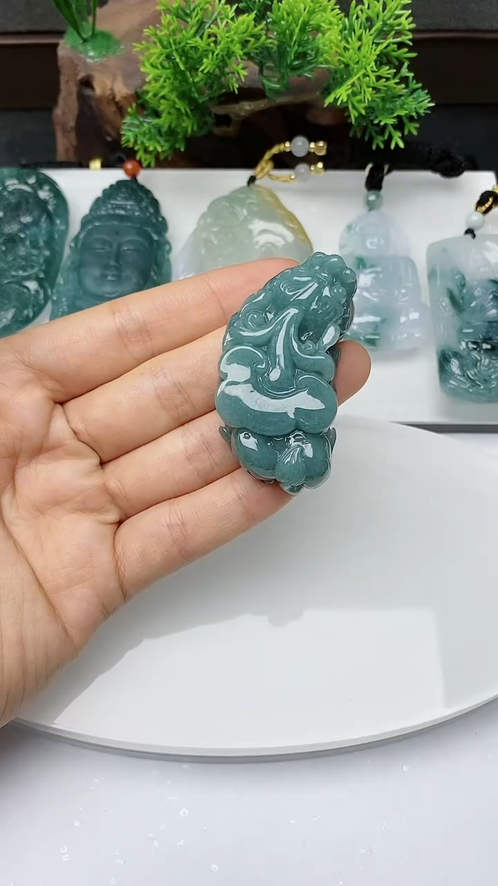 【闪购商品】翡翠颈饰未镶嵌         